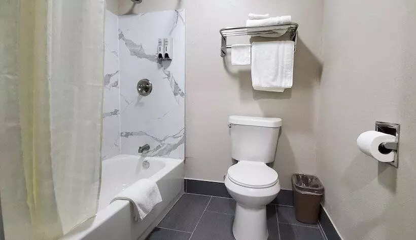 Crescent Park Motel & Suites