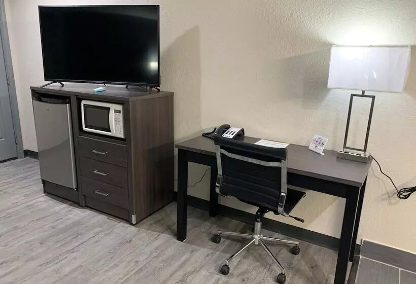 Crescent Park Motel & Suites