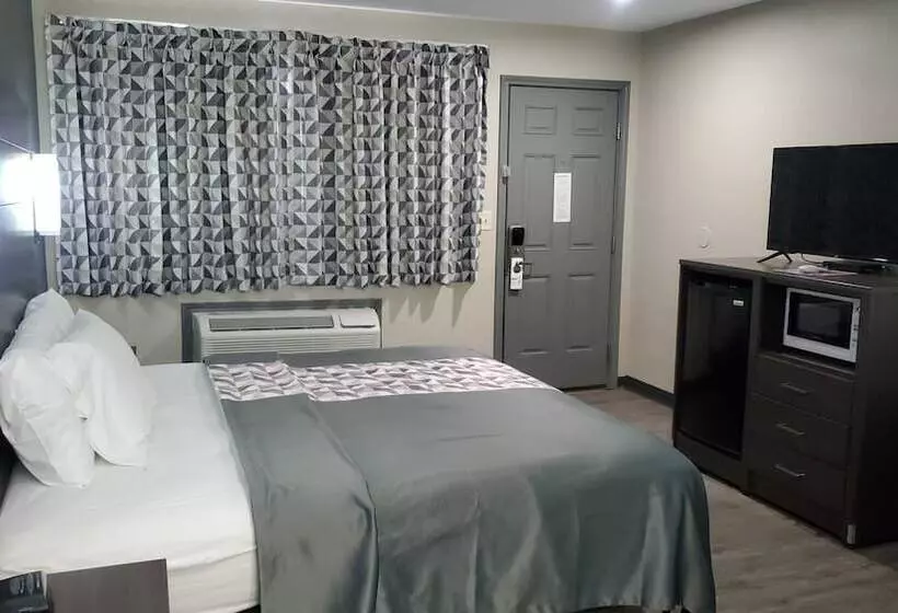 Crescent Park Motel & Suites