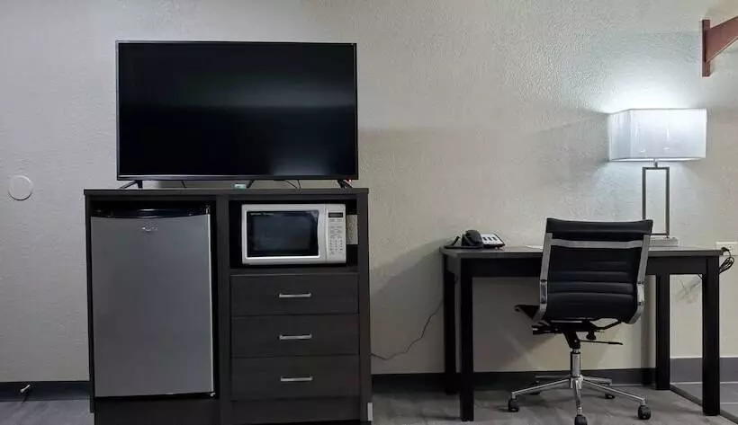 Crescent Park Motel & Suites