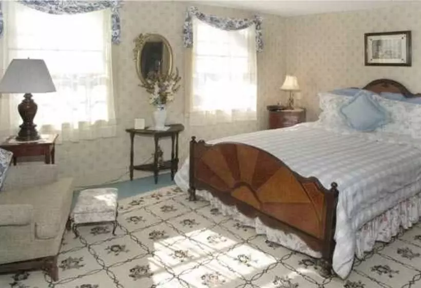 Отель Chester Bulkley House Bed & Breakfast