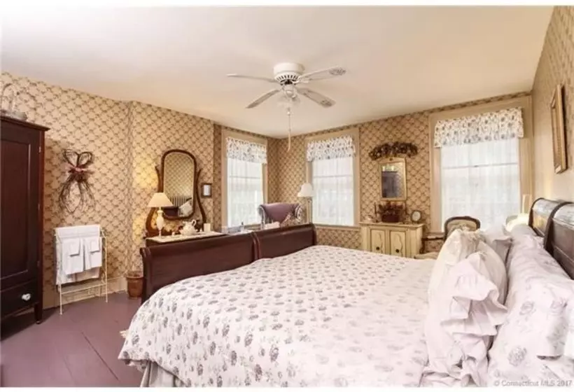 Отель Chester Bulkley House Bed & Breakfast