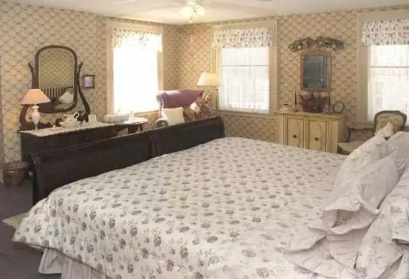 Отель Chester Bulkley House Bed & Breakfast