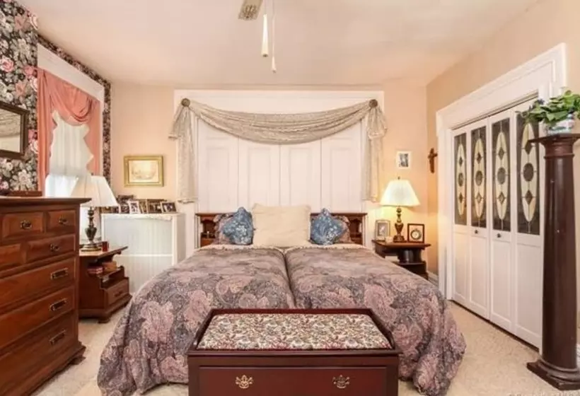 Отель Chester Bulkley House Bed & Breakfast