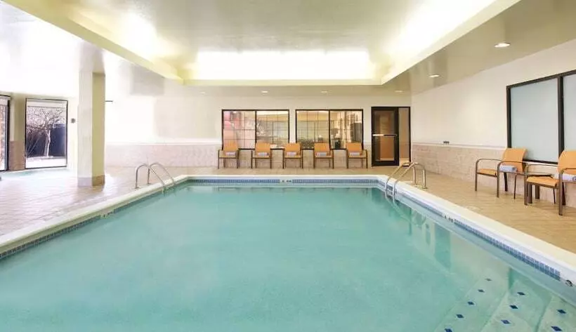 ホテル Country Inn & Suites By Radisson, Columbus Edinburgh