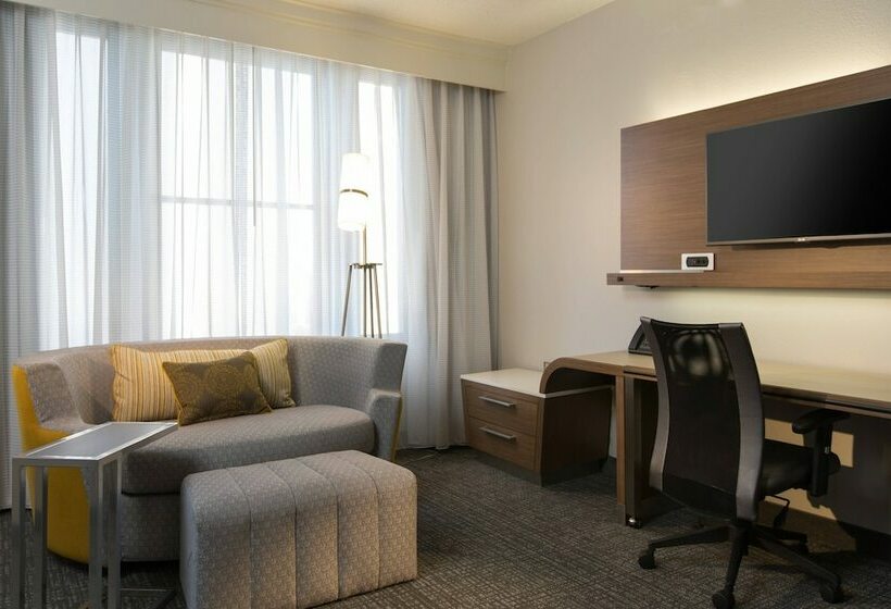 فندق Courtyard By Marriott Nashville Downtown