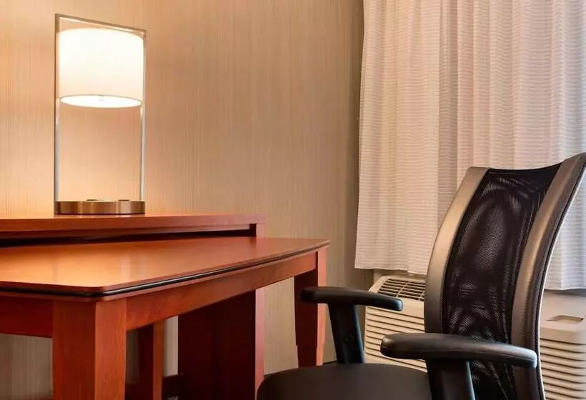 ホテル Courtyard By Marriott Champaign