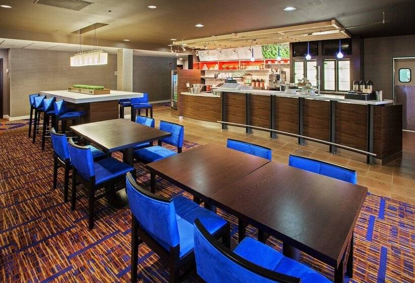 فندق Courtyard Chicago Midway Airport