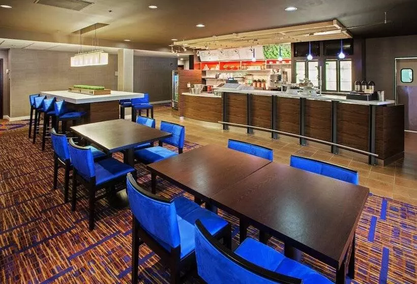 ホテル Courtyard Chicago Midway Airport