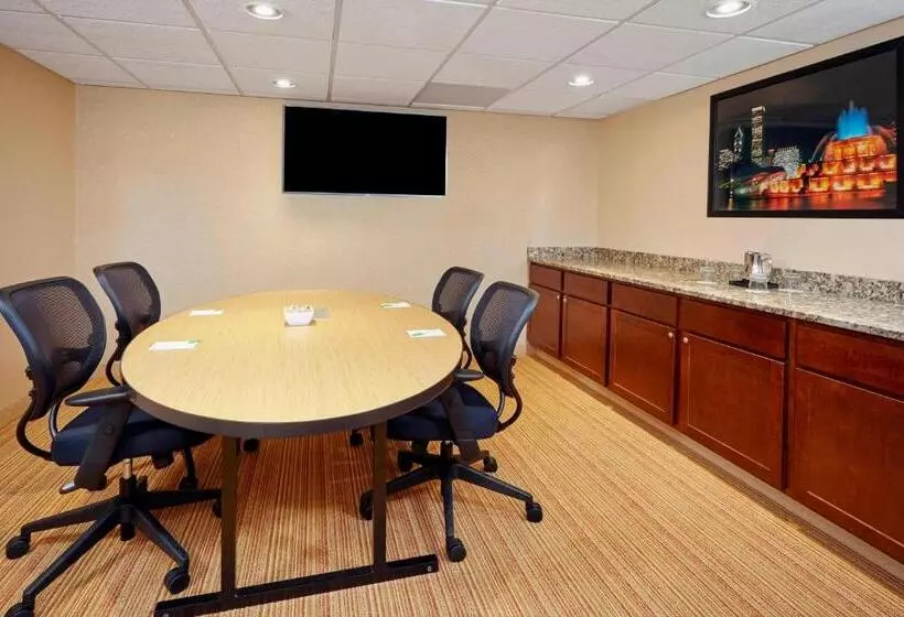 ホテル Courtyard Chicago Midway Airport