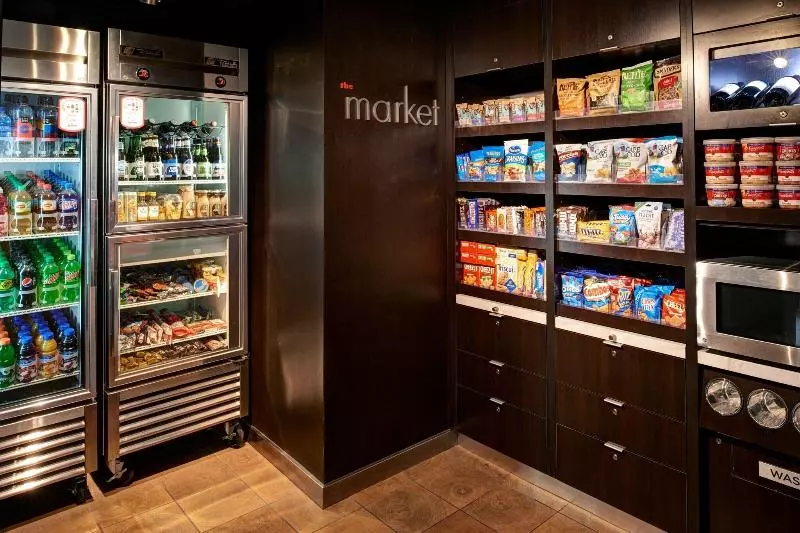 هتل Courtyard By Marriott Louisville East