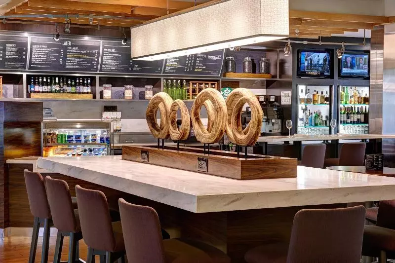 هتل Courtyard By Marriott Louisville East