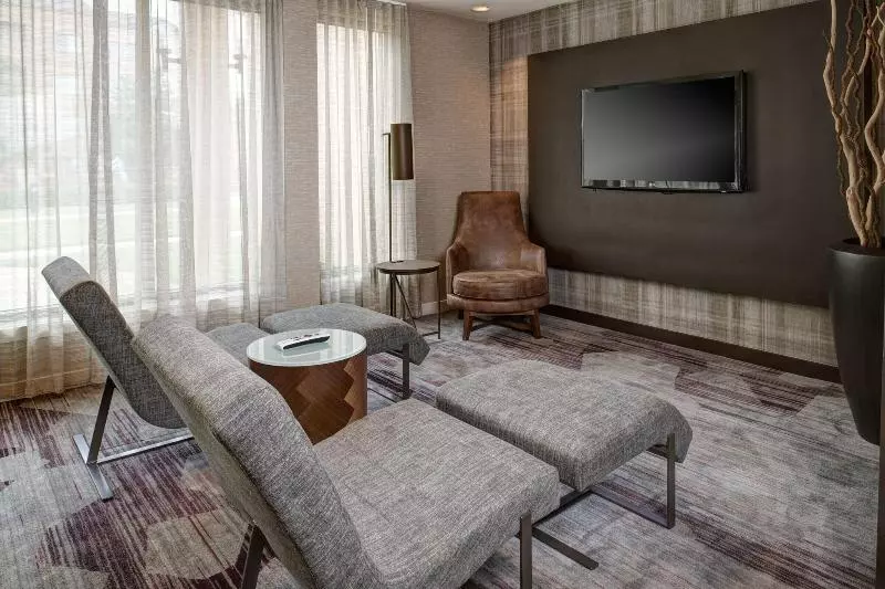 هتل Courtyard By Marriott Louisville East