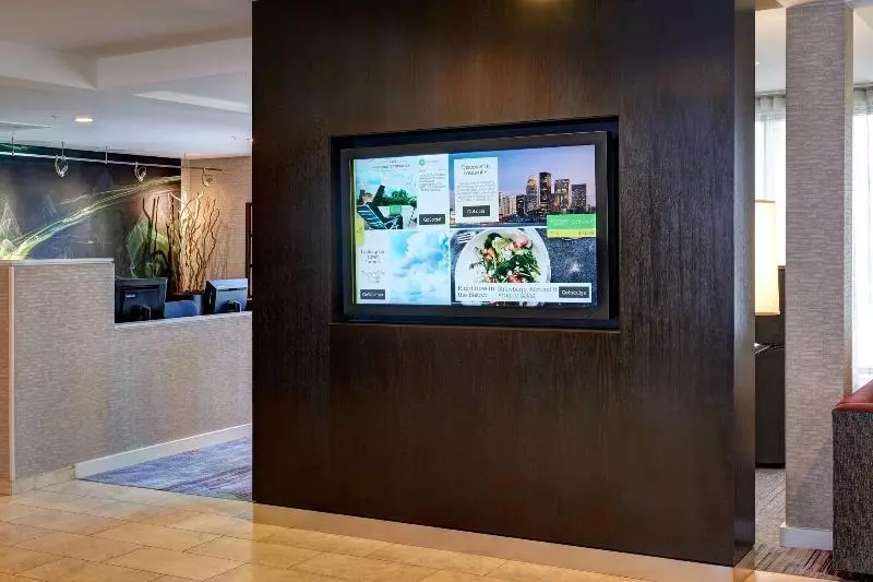 هتل Courtyard By Marriott Louisville East