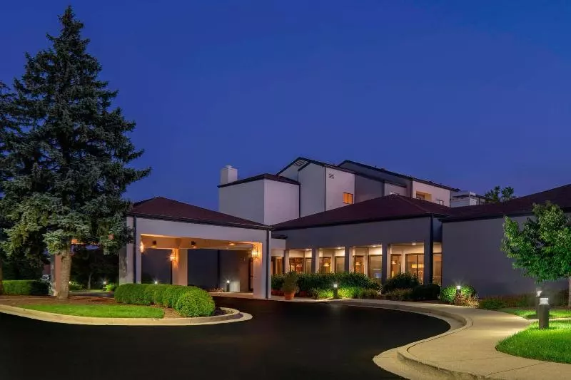 هتل Courtyard By Marriott Louisville East