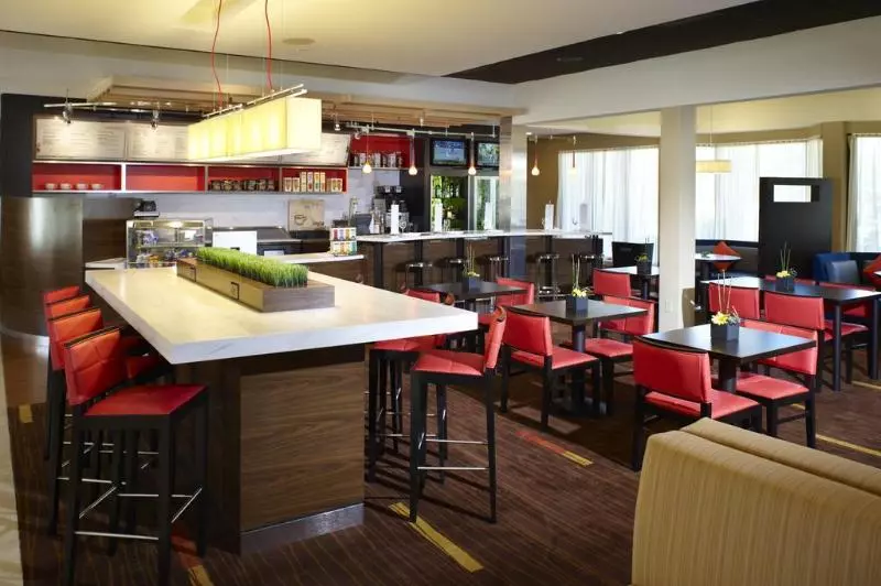 هتل Courtyard By Marriott Louisville East