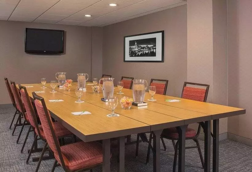 호텔 Courtyard By Marriott Nashville Downtown