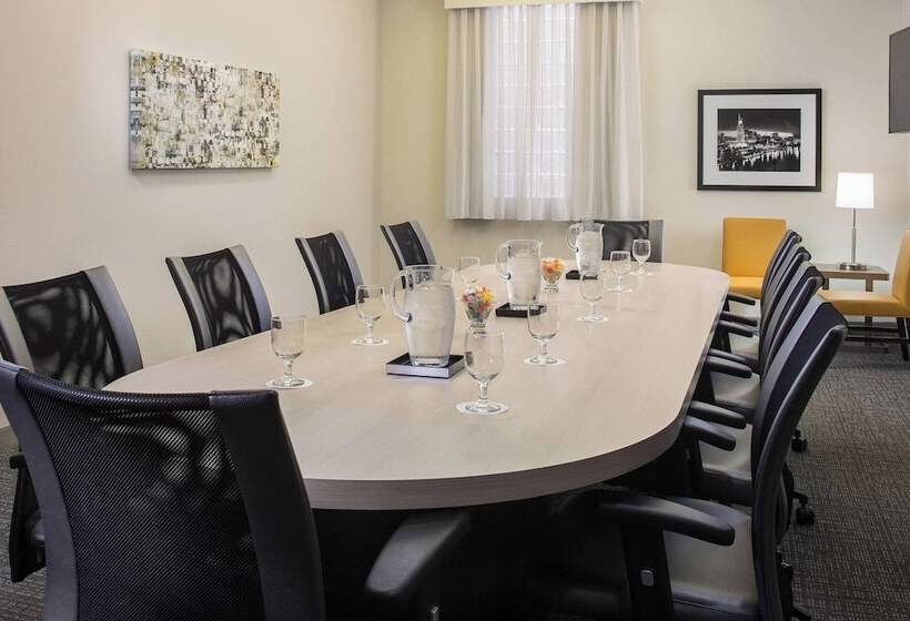 فندق Courtyard By Marriott Nashville Downtown