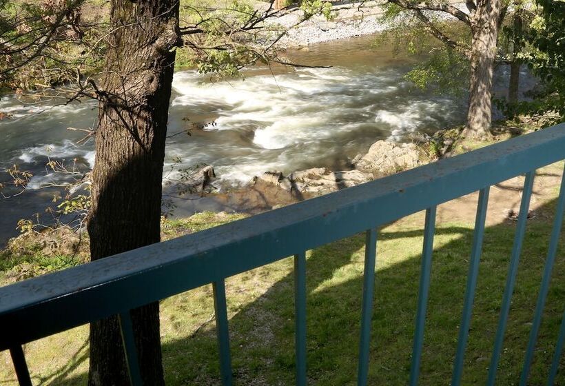 فندق Creekstone Inn