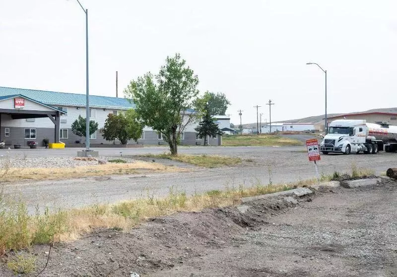 OYO Hotel Shelby MT Hwy 2 & I-15