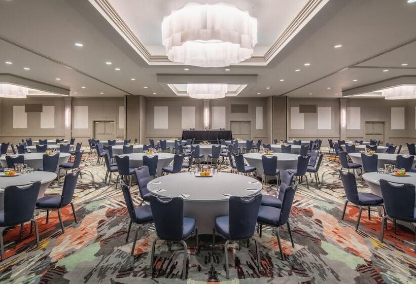 Crowne Plaza Cabana Hotel, An Ihg