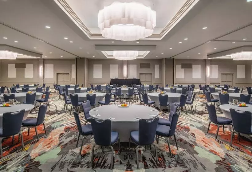 Crowne Plaza Cabana Hotel, An Ihg