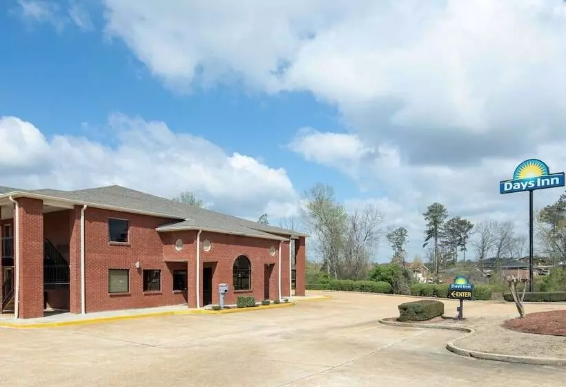 בית מלון כפרי Days Inn By Wyndham Tupelo