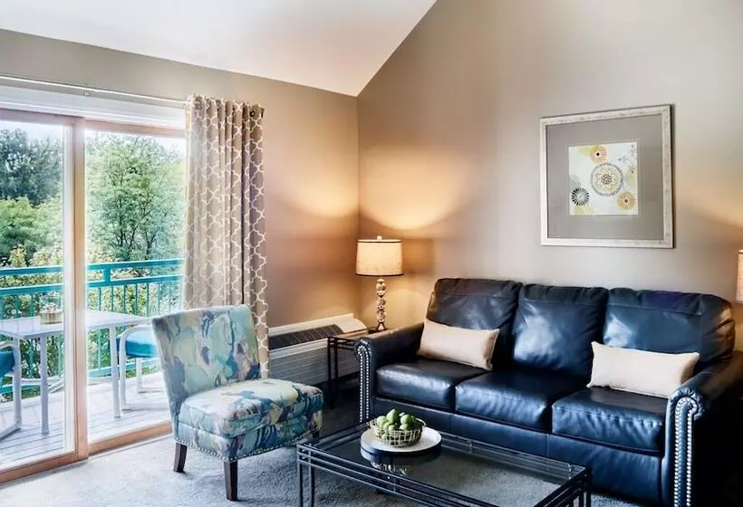 酒店 The Cove Of Lake Geneva