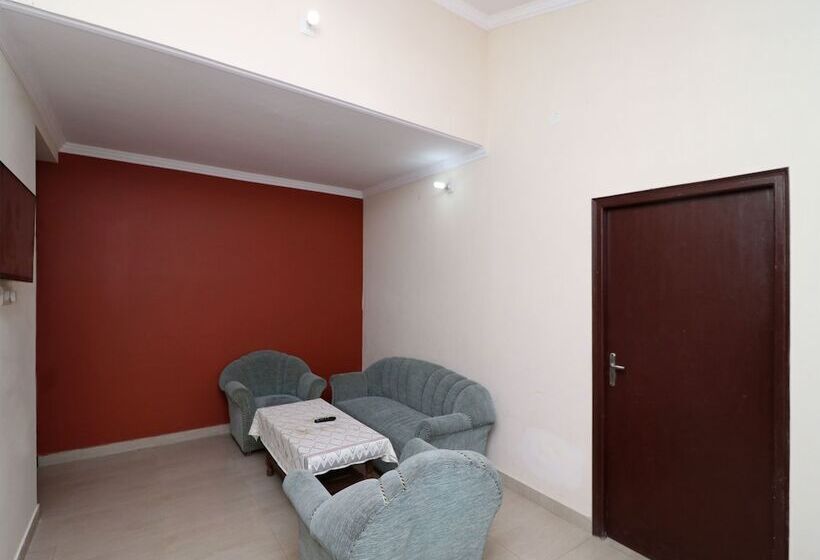 Anees Mian By Oyo Rooms