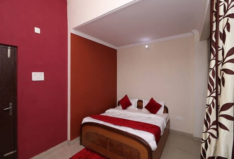 Anees Mian By Oyo Rooms