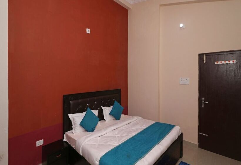 Anees Mian By Oyo Rooms