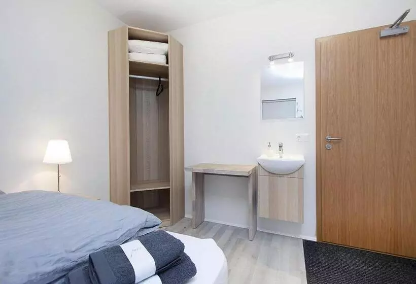 تختخواب و صبحانه Kef Guesthouse By Keflavík Airport