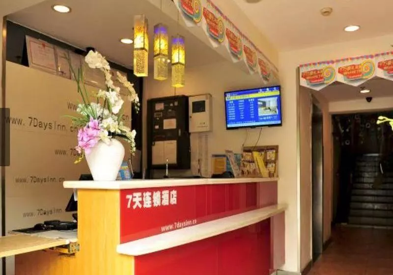 Hotelli 7 Days Inn Chengdu Railway South Station