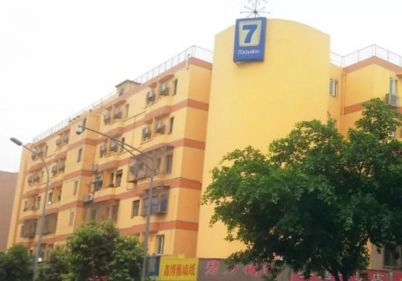 Hotelli 7 Days Inn Chengdu Railway South Station