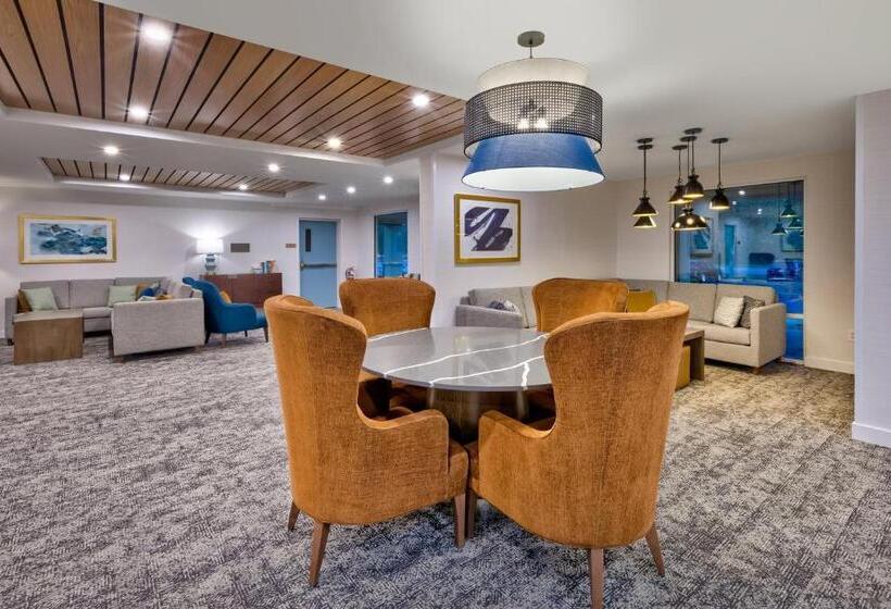 Отель Staybridge Suites Pittsburgh Airport, An Ihg