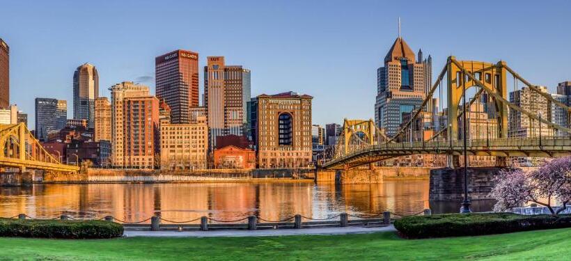Отель Staybridge Suites Pittsburgh Airport, An Ihg