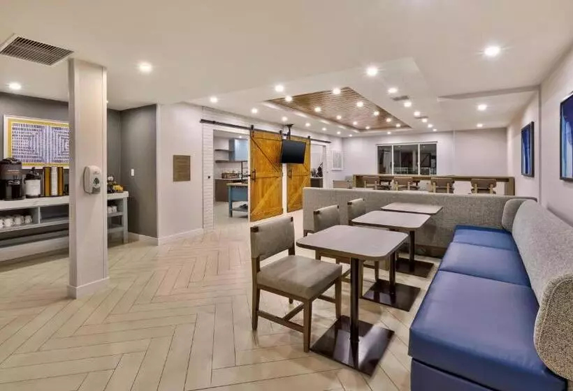 Hotelli Staybridge Suites Pittsburgh Airport, An Ihg