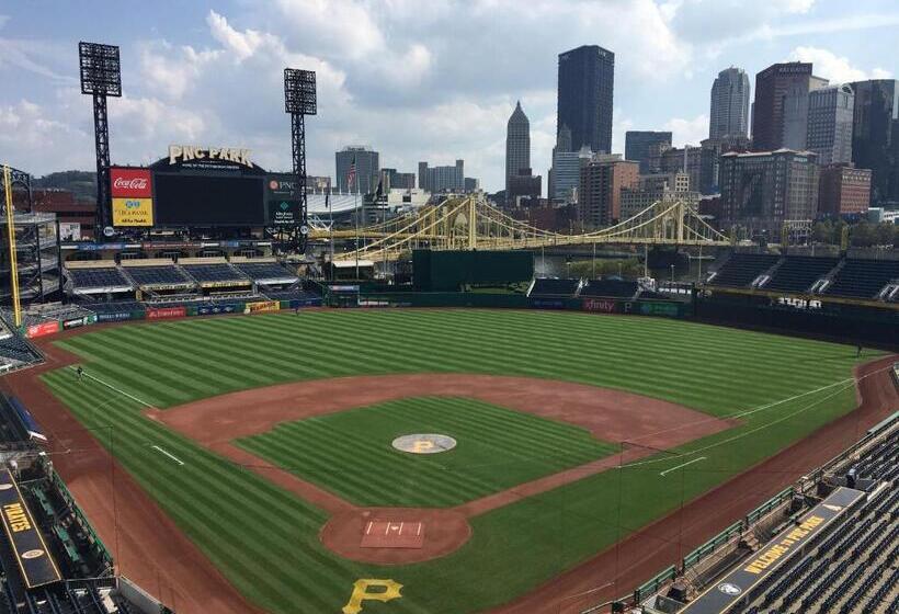 Отель Staybridge Suites Pittsburgh Airport, An Ihg