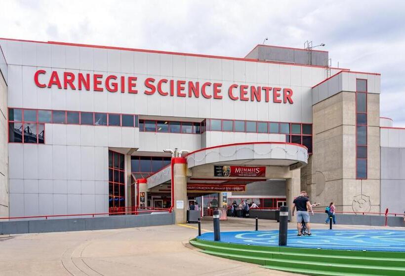 Отель Staybridge Suites Pittsburgh Airport, An Ihg