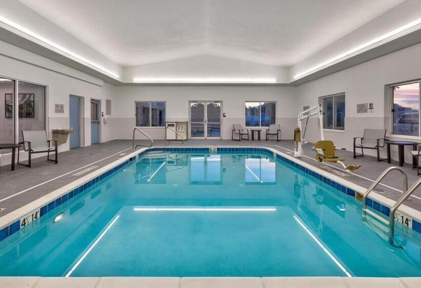 Отель Staybridge Suites Pittsburgh Airport, An Ihg