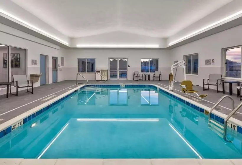 Hotelli Staybridge Suites Pittsburgh Airport, An Ihg