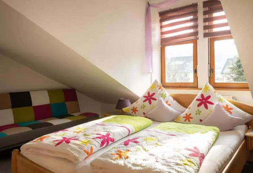 ペンション Blütenhotel Village