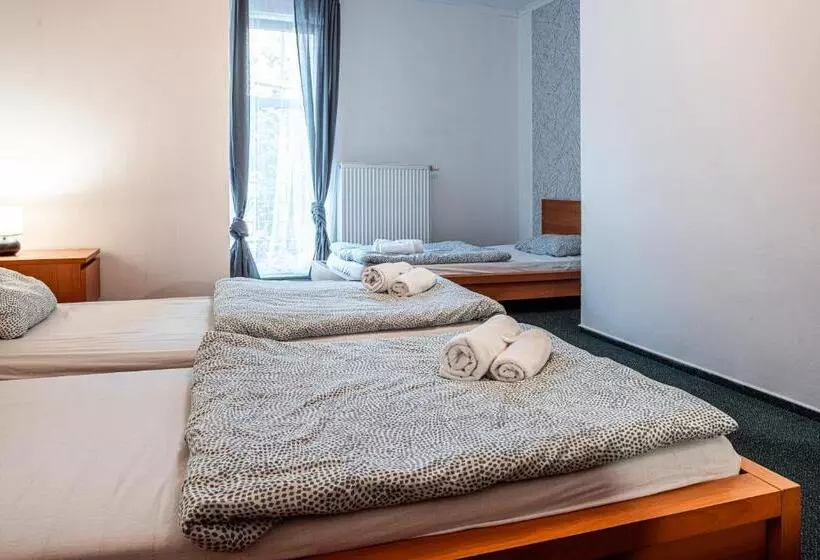 Majatalo Penzion Hurikán 63