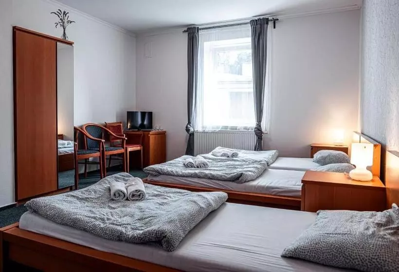 Majatalo Penzion Hurikán 63