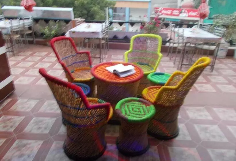 ユースホステル Good Vibes