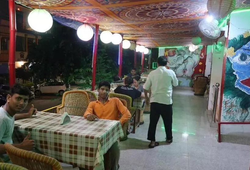 ユースホステル Good Vibes