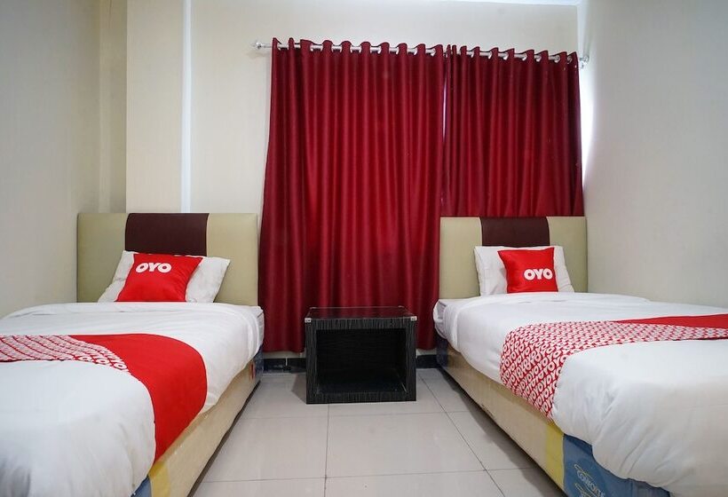 Отель Oyo 1647  Pavilliun 02