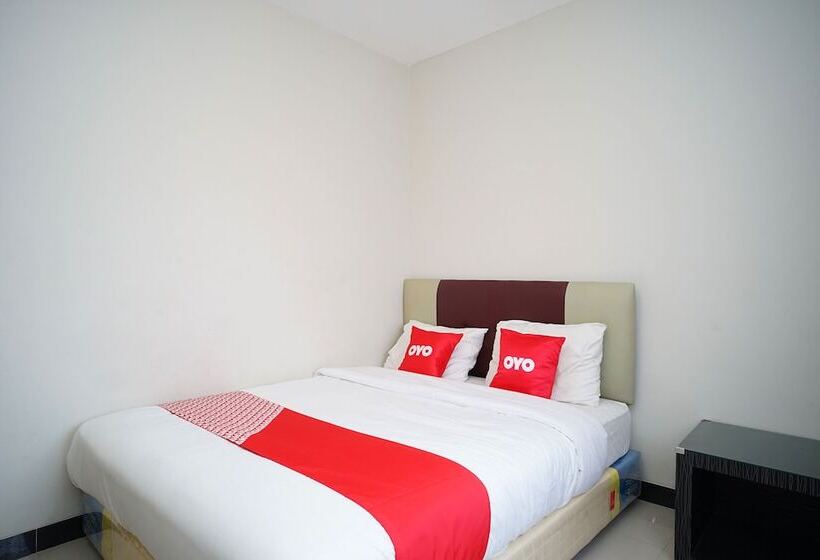 Отель Oyo 1647  Pavilliun 02