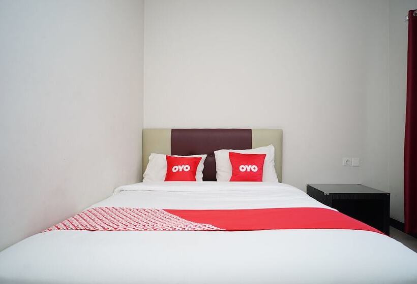 Отель Oyo 1647  Pavilliun 02