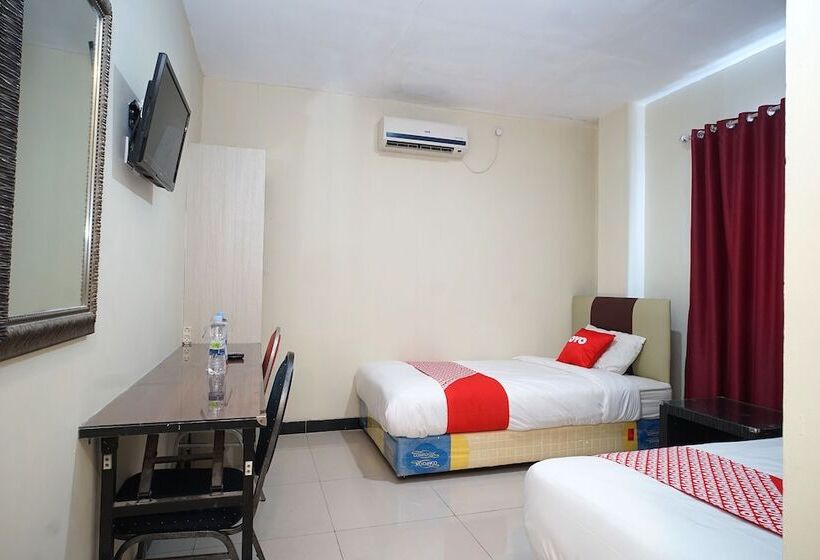 Отель Oyo 1647  Pavilliun 02